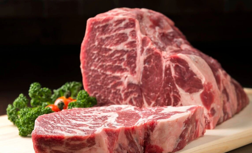 名额再扩容：阿根廷一牛肉厂首批27吨冷冻去骨牛肉海运发往国内。